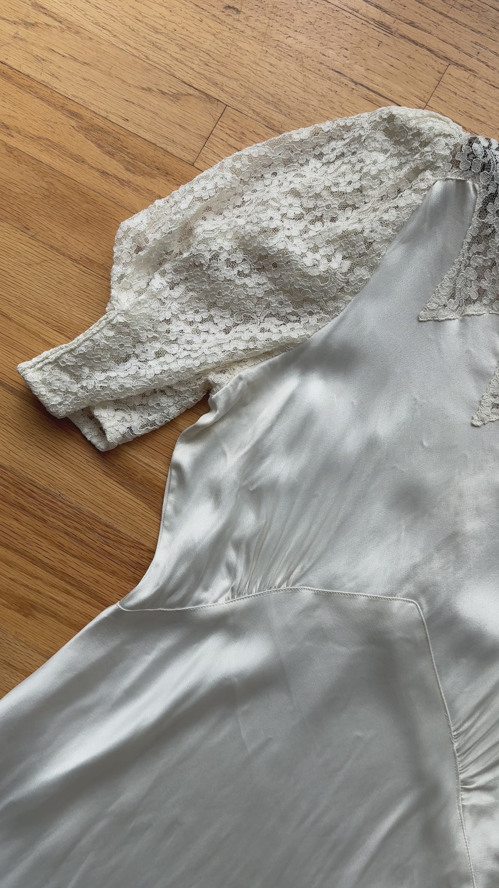 1930s Liquid Silk & Daisy Lace Yoke Gown